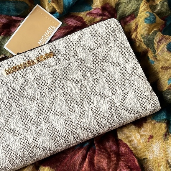 Brand New Michael Kors Vanilla & Luggage Large Top Zip Continental Snap Wallet - Picture 4 of 16